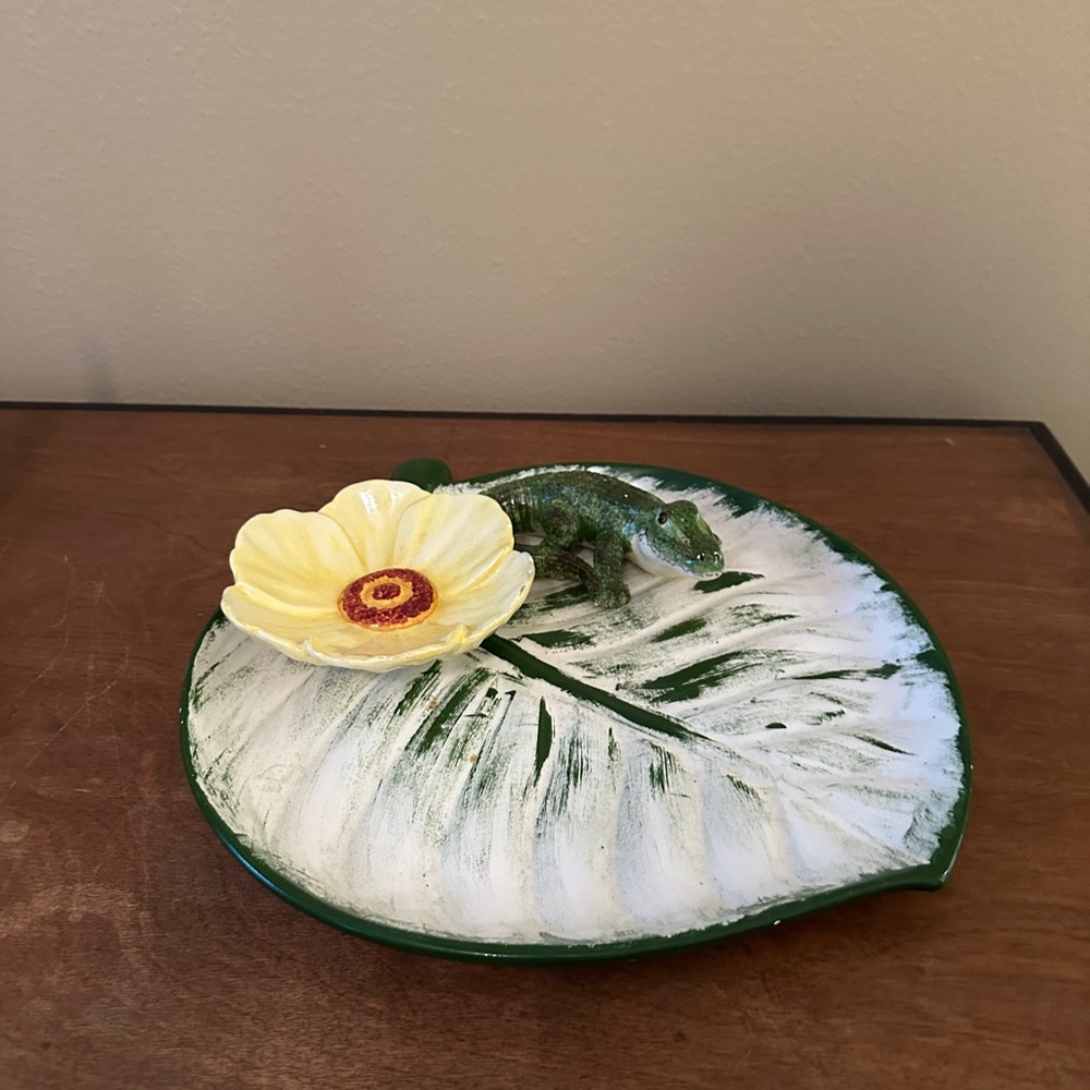 Leaf Shaped Plate with Yellow Flower and Green Alligator - Picture 2 of 6